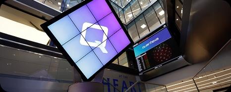 Q on a big screen